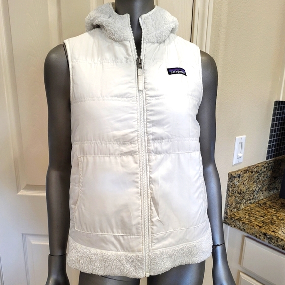 B15. Patagonia Women's Reversible White Hooded Vest - Size Small - Picture 2 of 11